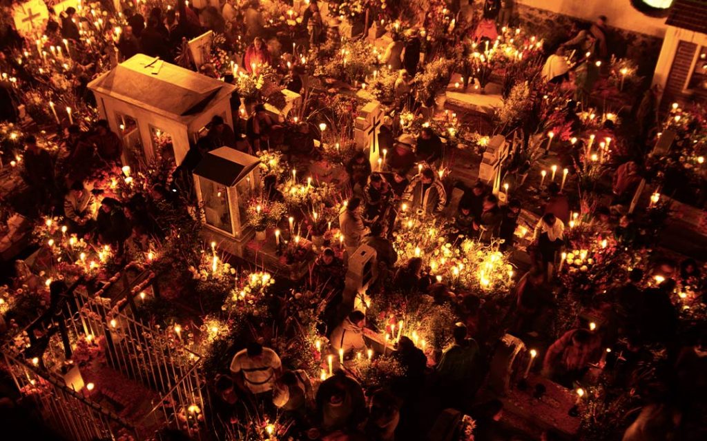 La velación del Día de Muertos en Mixquic, un pueblo al sur de la Ciudad de México.