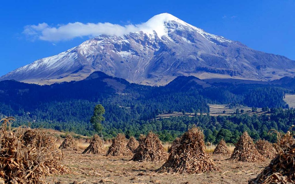 El Pico de Orizaba es la montaña más alta de México y se localiza en los límites de Puebla y Veracruz. 