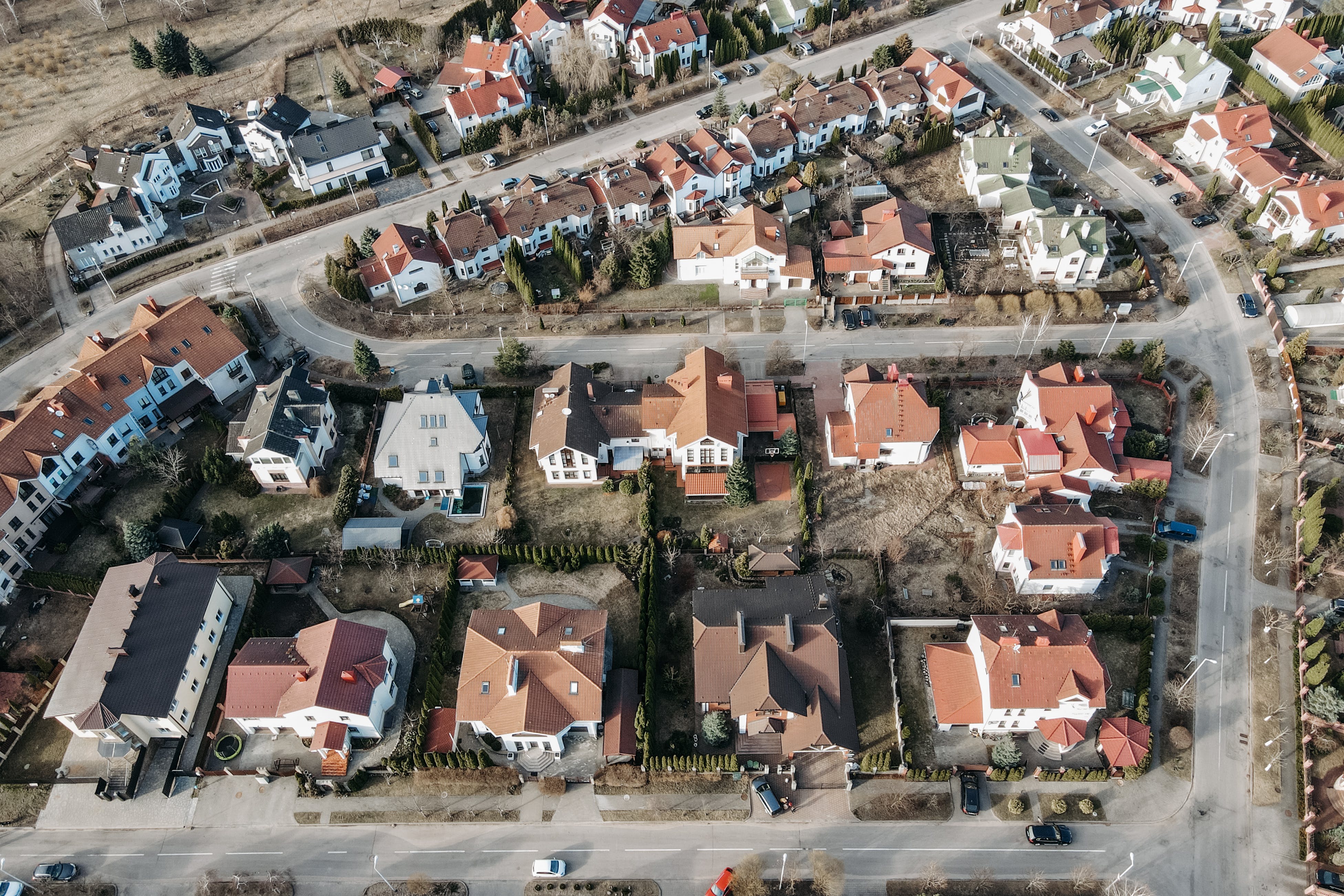 Fotos de stock gratuitas de al aire libre, Barrio residencial, calles