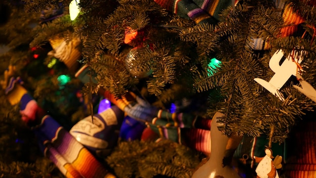 Foto guirnalda de luces árbol de navidad mexicano navidad o año nuevo pino abeto o abeto